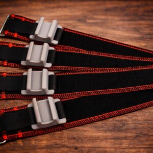 Set of straps with securing elements